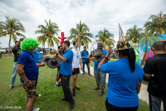 outdoor-networking-at-clever-desk-event